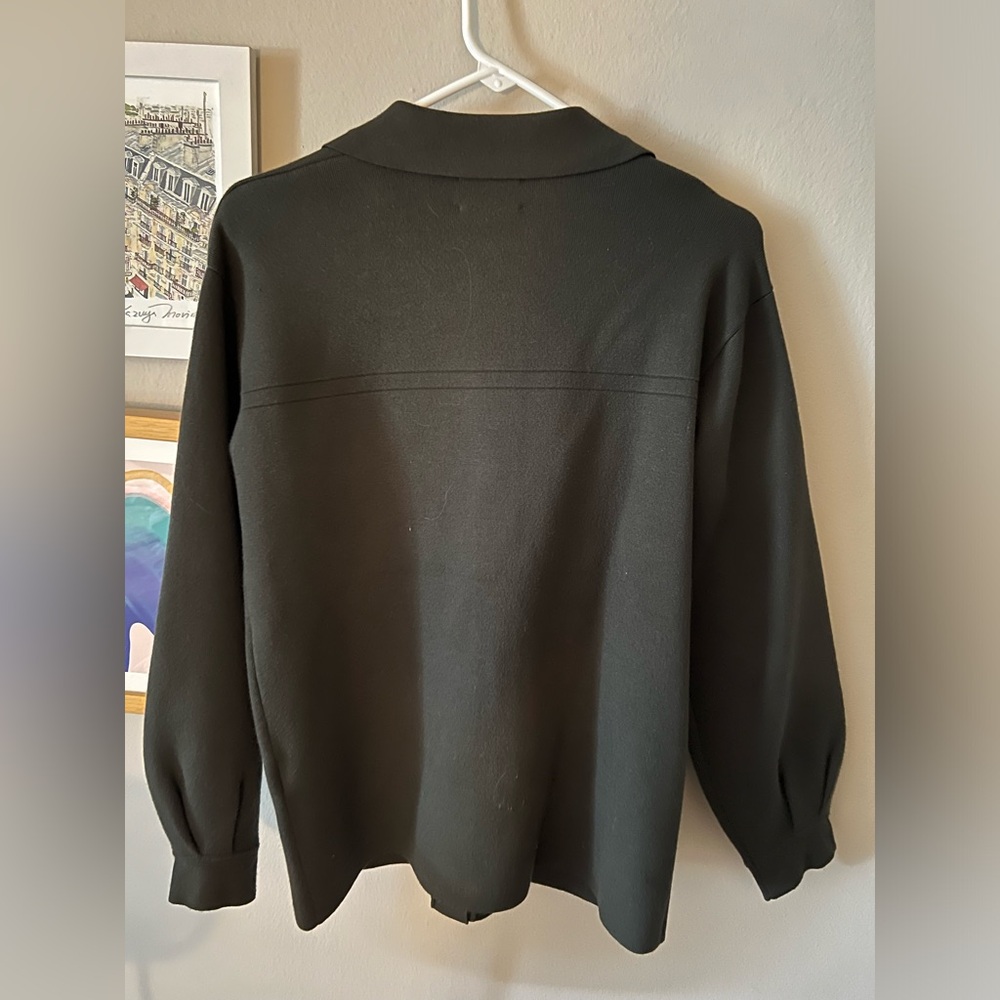 Green Button Top 🫒 - Picture 5 of 5